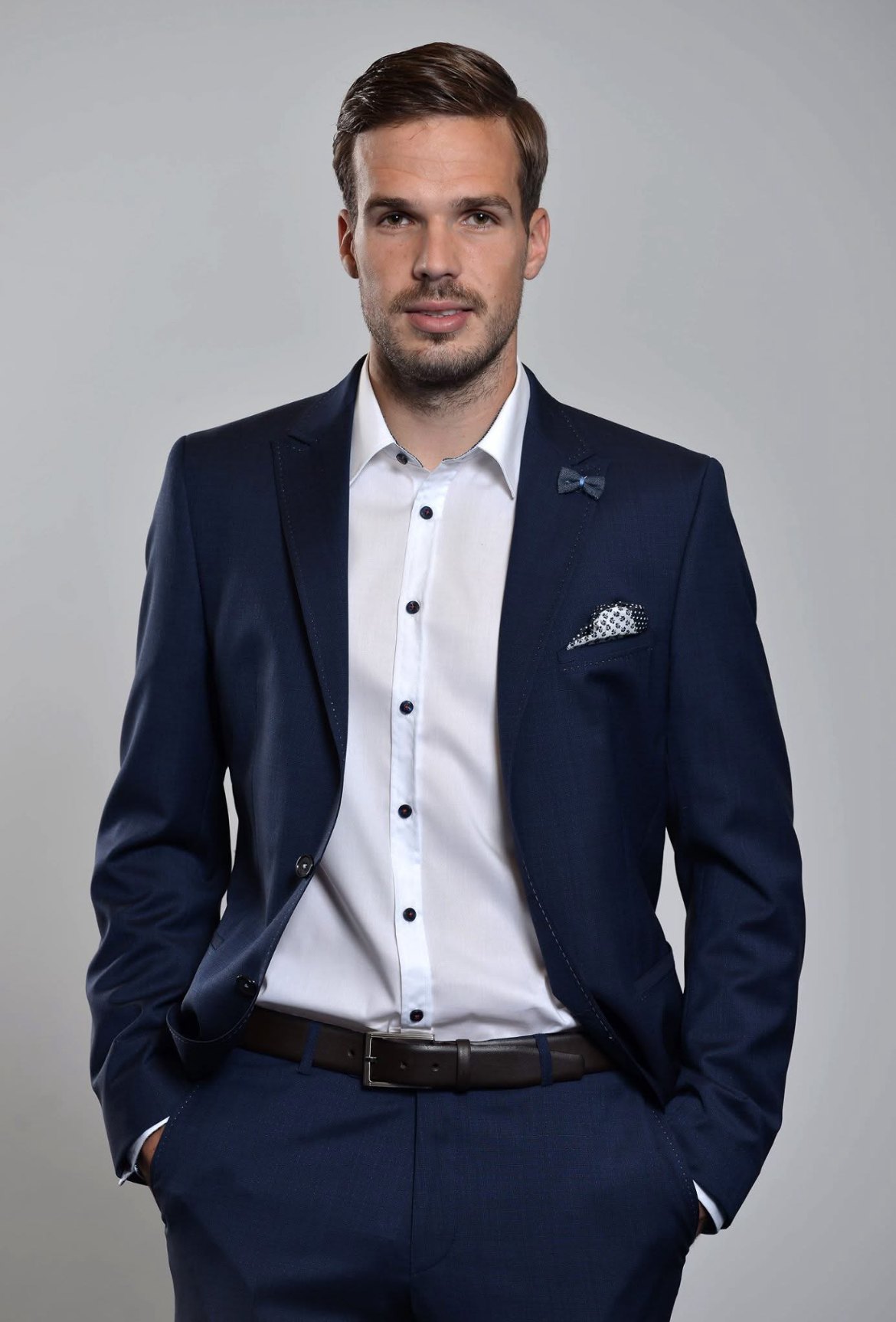 Filip Novák v&nbsp;tmavě modrém obleku